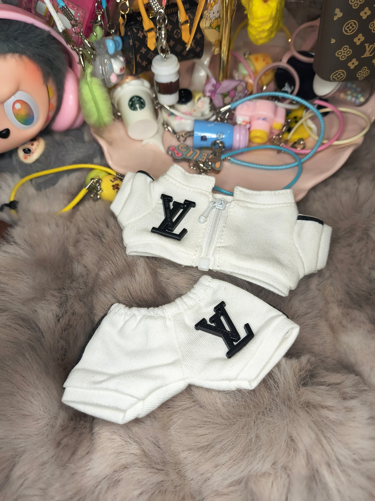 2 pc Lv doll set